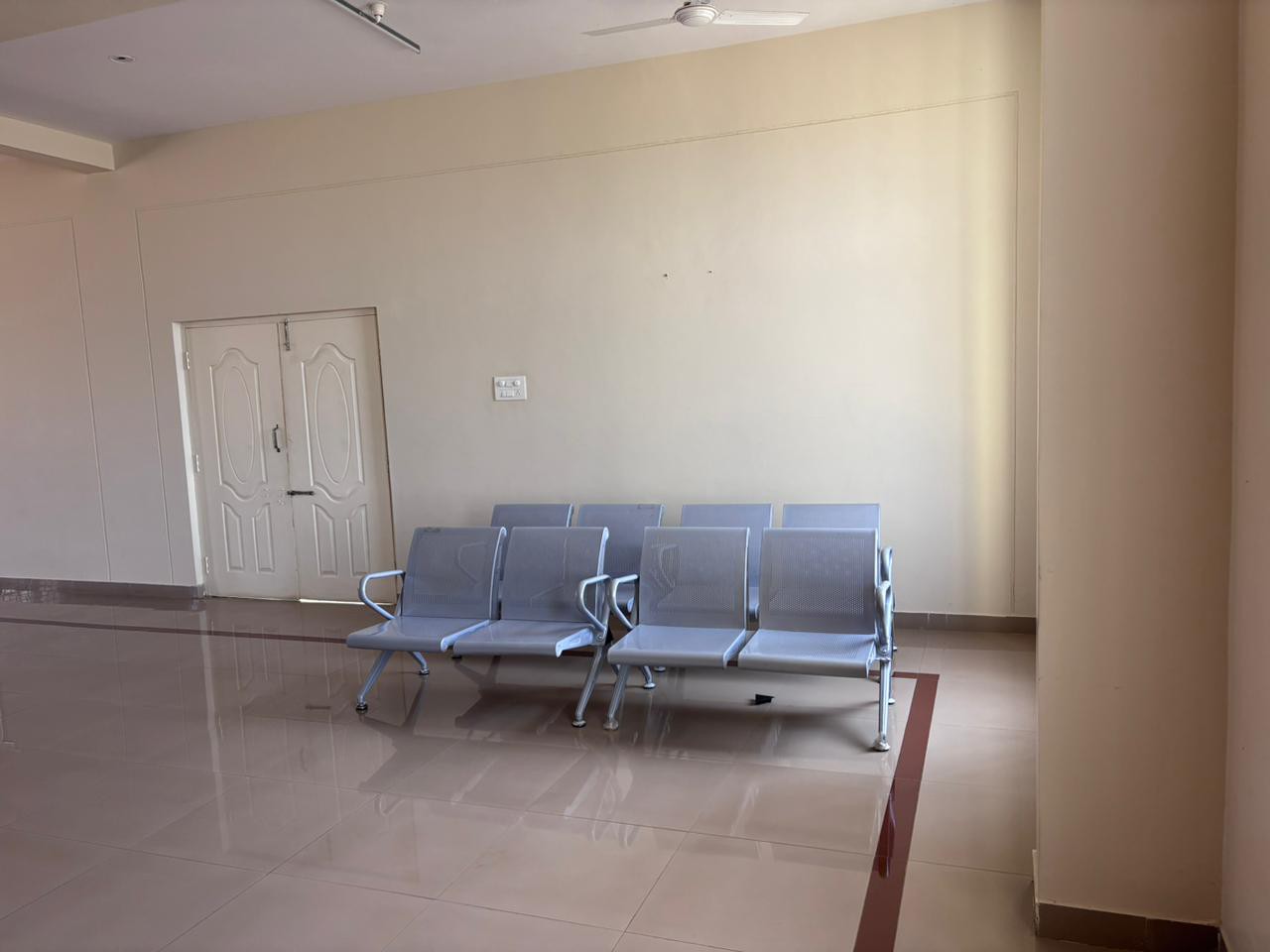 WAITING AREA

